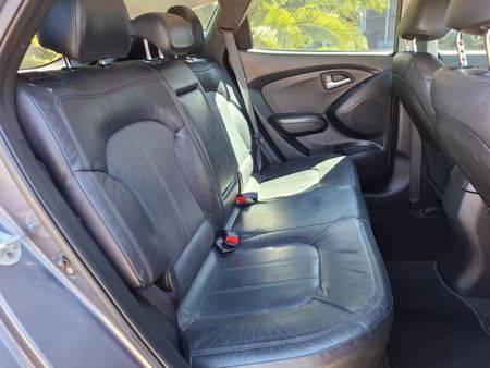 2011-Hyundai-ix35-20-GLS-Executive_24
