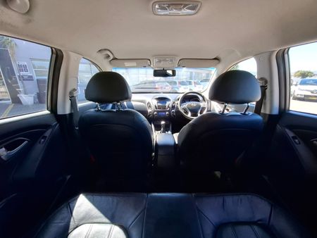 2011-Hyundai-ix35-20-GLS-Executive_25