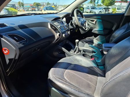 2011-Hyundai-ix35-20-GLS-Executive_27