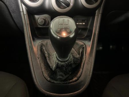 2012-Hyundai-i10-125-GLS-Fluid_10