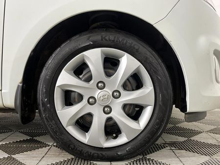 2012-Hyundai-i10-125-GLS-Fluid_4