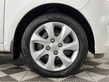 2012-Hyundai-i10-125-GLS-Fluid_5