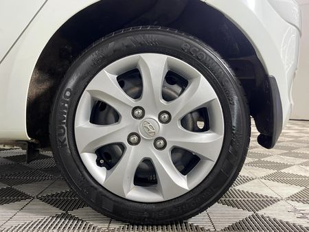 2012-Hyundai-i10-125-GLS-Fluid_7