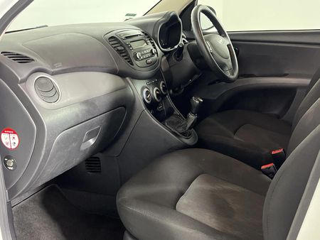 2012-Hyundai-i10-125-GLS-Fluid_8