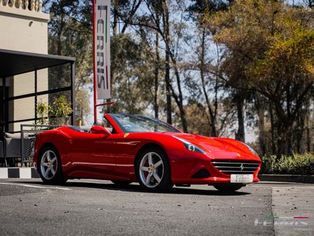 2015-Ferrari-California-T-NA_0