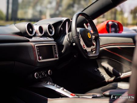 2015-Ferrari-California-T-NA_9