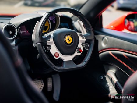 2015-Ferrari-California-T-NA_12