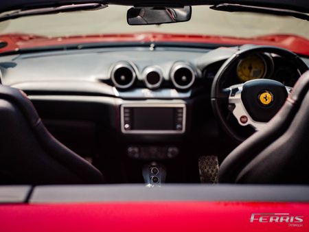 2015-Ferrari-California-T-NA_13