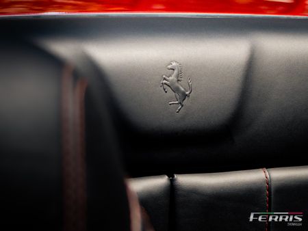 2015-Ferrari-California-T-NA_14