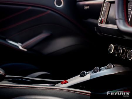 2015-Ferrari-California-T-NA_16