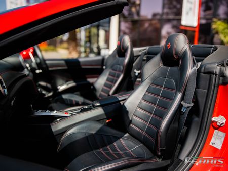 2015-Ferrari-California-T-NA_21