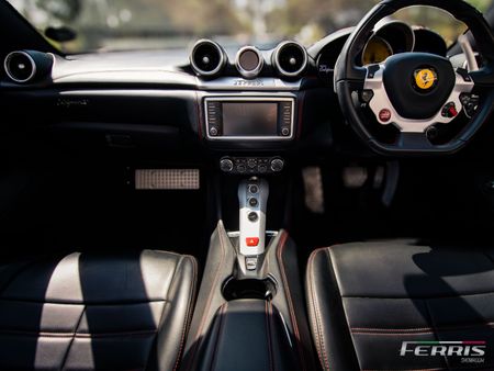 2015-Ferrari-California-T-NA_22