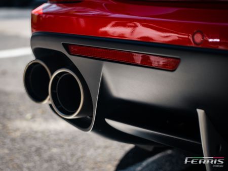 2015-Ferrari-California-T-NA_4