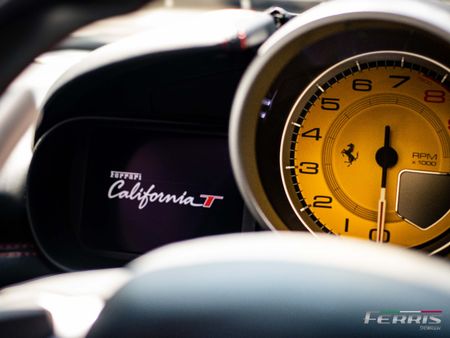 2015-Ferrari-California-T-NA_6