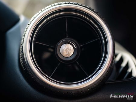 2015-Ferrari-California-T-NA_7