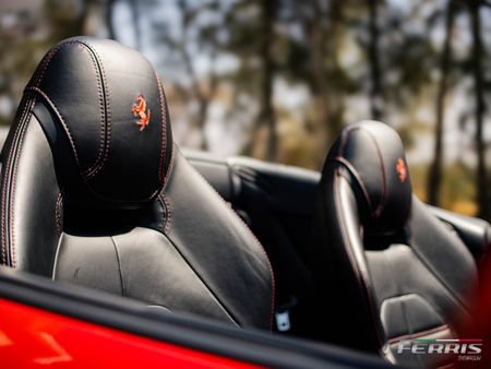 2015-Ferrari-California-T-NA_8