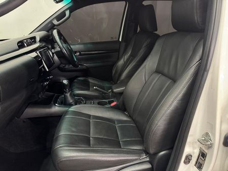 2019-Toyota-Hilux-28-GD-6-Raised-Body-Raider-Double-Cab_10