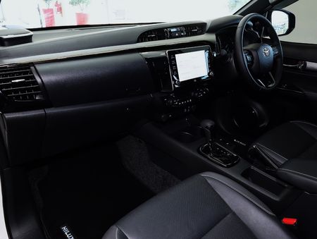 2025-Toyota-Hilux-28-GD-6-Raised-Body-Legend-RS-4x4-Auto-Double-Cab_21