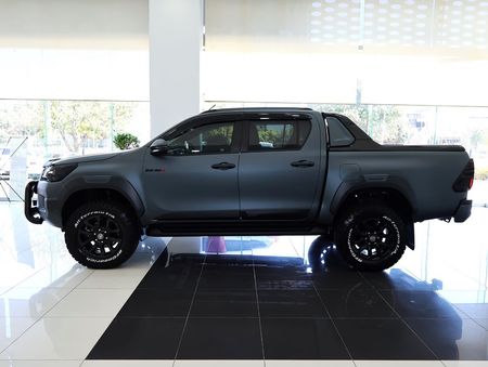 2025-Toyota-Hilux-28-GD-6-Raised-Body-Legend-RS-4x4-Auto-Double-Cab_3