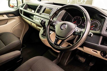 2018-Volkswagen-Kombi-20-TDI-Auto-103kW-Trendline_11