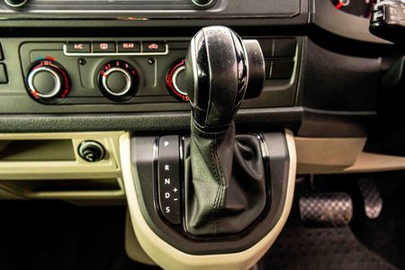 2018-Volkswagen-Kombi-20-TDI-Auto-103kW-Trendline_13