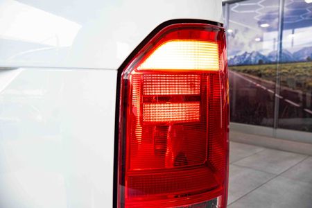 2018-Volkswagen-Kombi-20-TDI-Auto-103kW-Trendline_8