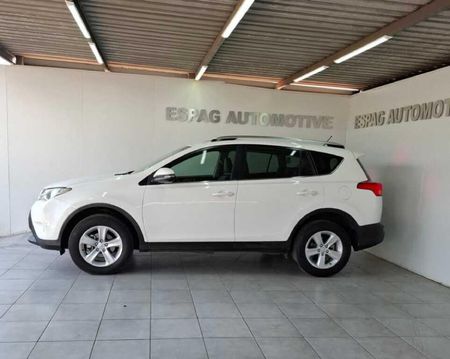 2014-Toyota-RAV4-22-D-4D-GX_17