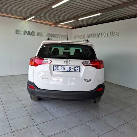 2014-Toyota-RAV4-22-D-4D-GX_4