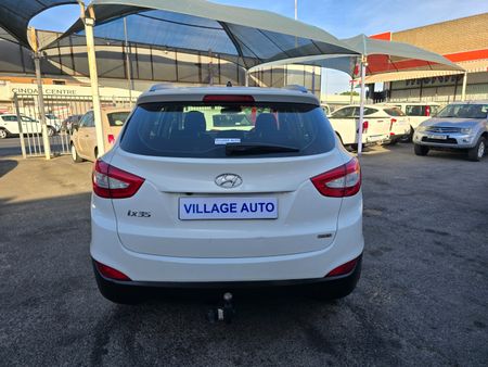 2014-Hyundai-ix35-20-GLS-Executive_3