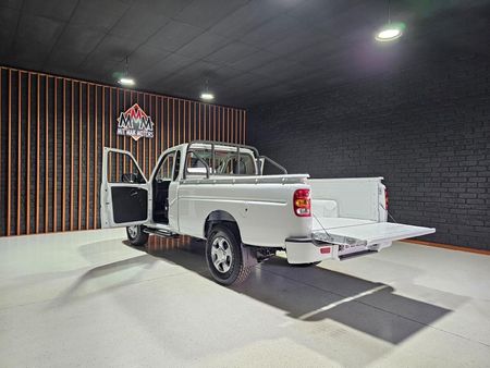2025-Mahindra-Pik-Up-22-mHawk-S4-Single-Cab_16