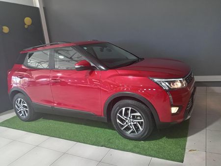 2022-Mahindra-XUV-300-12T-W8_0