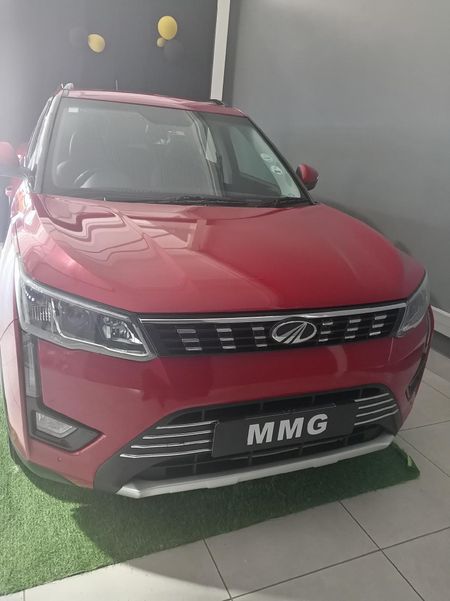 2022-Mahindra-XUV-300-12T-W8_2