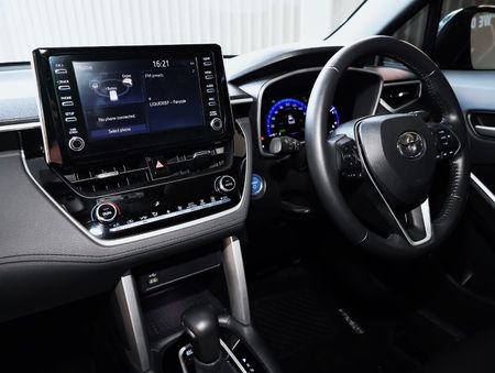 2025-Toyota-Corolla-Cross-18-XR-Hybrid_9