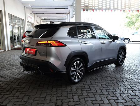 2025-Toyota-Corolla-Cross-18-XR-Hybrid_14