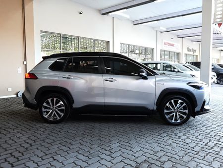 2025-Toyota-Corolla-Cross-18-XR-Hybrid_16