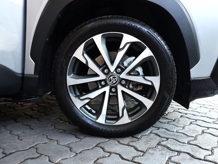 2025-Toyota-Corolla-Cross-18-XR-Hybrid_23