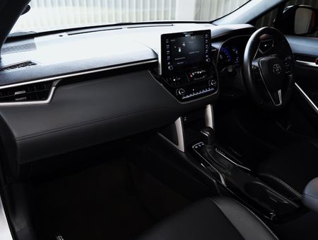 2025-Toyota-Corolla-Cross-18-XR-Hybrid_6