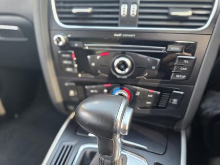2015-Audi-A4-S-Line_12