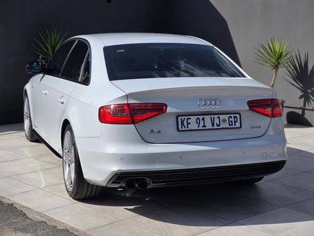 2015-Audi-A4-S-Line_5