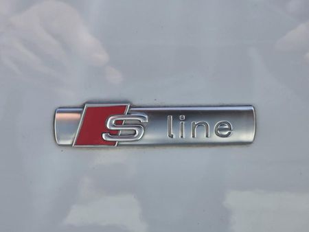 2015-Audi-A4-S-Line_6