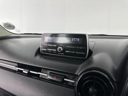 2021-Mazda-2-15-Active-5-dr_8