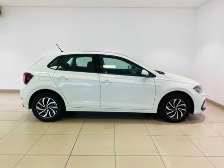 2024-Volkswagen-Polo-10-TSI-Life-Auto-DSG_2