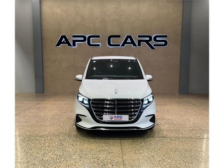2025-Mercedes-Benz-V-Class-V300d-Exclusive_2