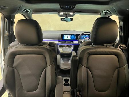 2025-Mercedes-Benz-V-Class-V300d-Exclusive_6