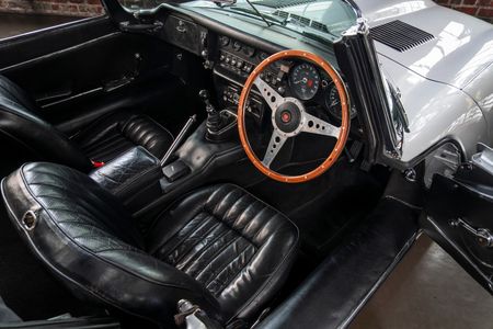 1970-Jaguar-E-Type-Series-2-Roadster_9