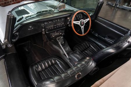 1970-Jaguar-E-Type-Series-2-Roadster_12