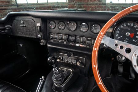 1970-Jaguar-E-Type-Series-2-Roadster_13