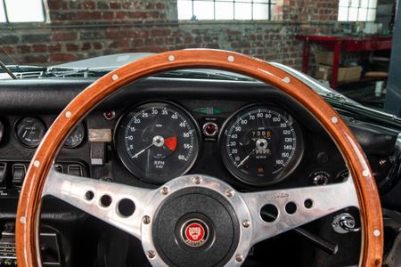 1970-Jaguar-E-Type-Series-2-Roadster_16
