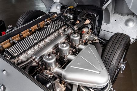 1970-Jaguar-E-Type-Series-2-Roadster_21