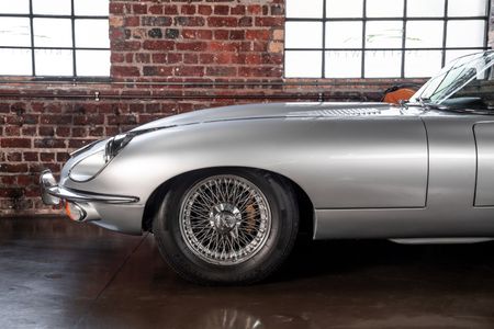 1970-Jaguar-E-Type-Series-2-Roadster_2